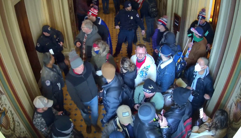 Capitol Police converse w citizens in the capitol on Jan 6